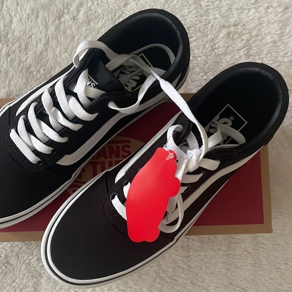 (NWT) Vans Ward Women’s Shoes in Black & White, Size: 9 - Picture 5 of 17